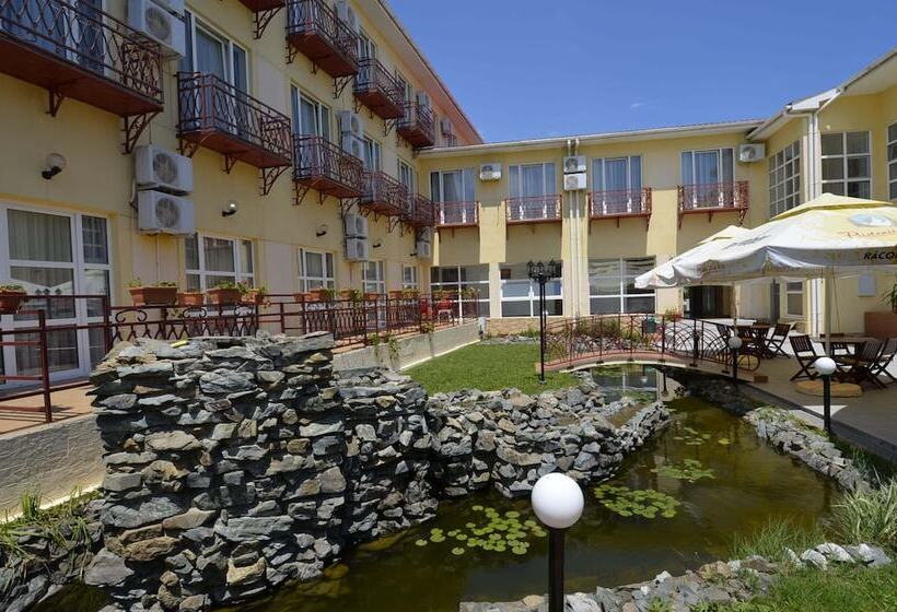 בית מלון כפרי Intim