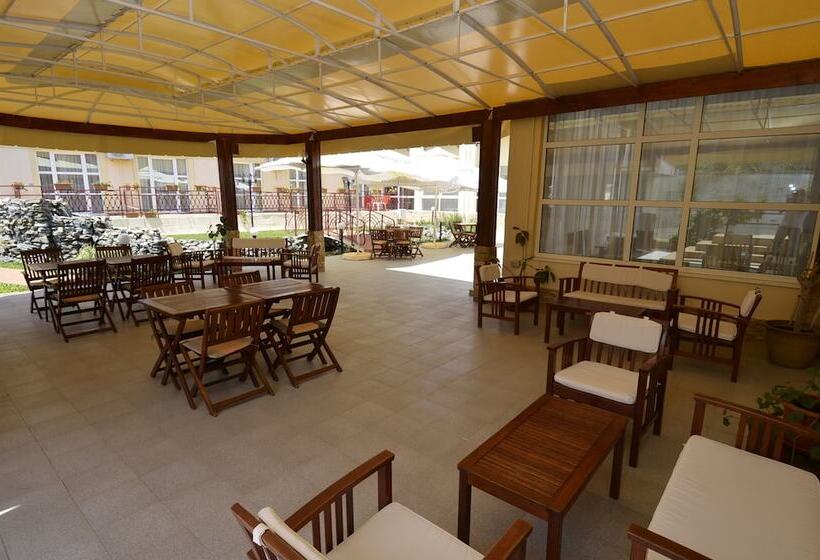 בית מלון כפרי Intim