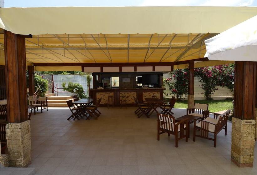 בית מלון כפרי Intim