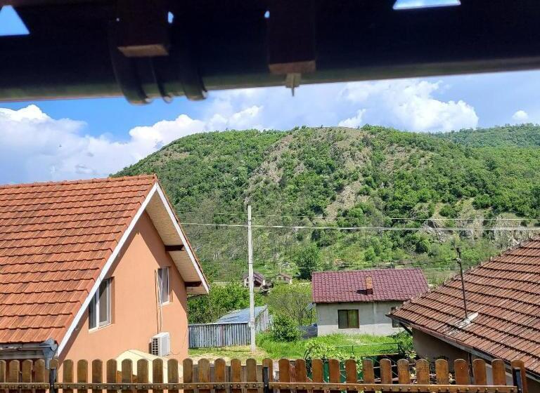 پانسیون Casa Uila