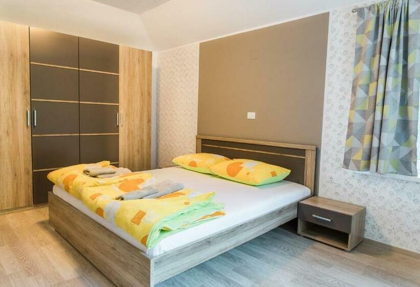 پانسیون Guest House Rosi