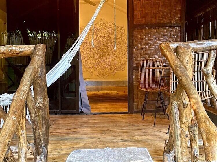 استراحتگاه Monkey Business Siquijor