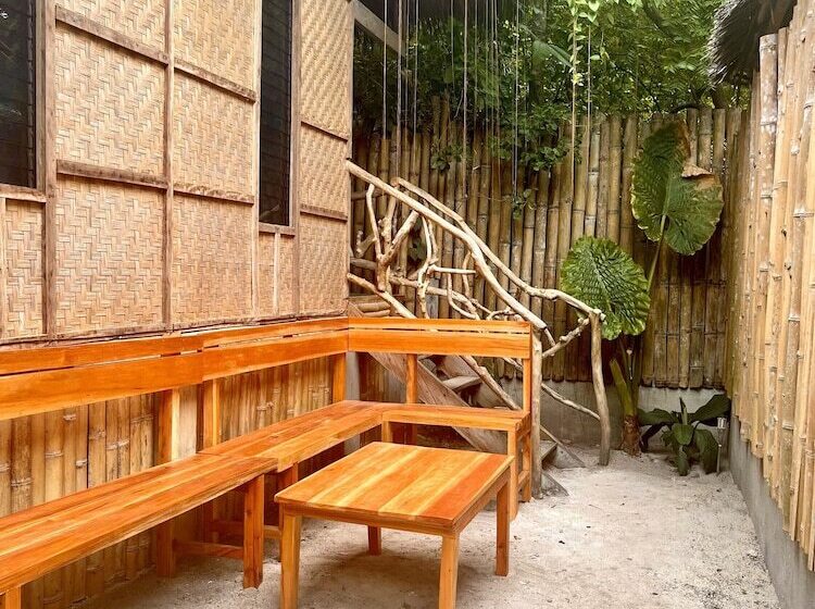 استراحتگاه Monkey Business Siquijor