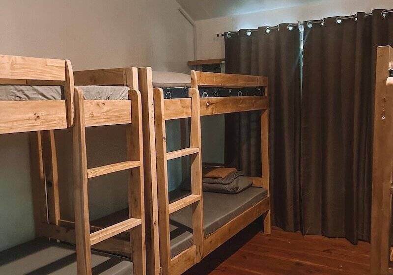 استراحتگاه Monkey Business Siquijor