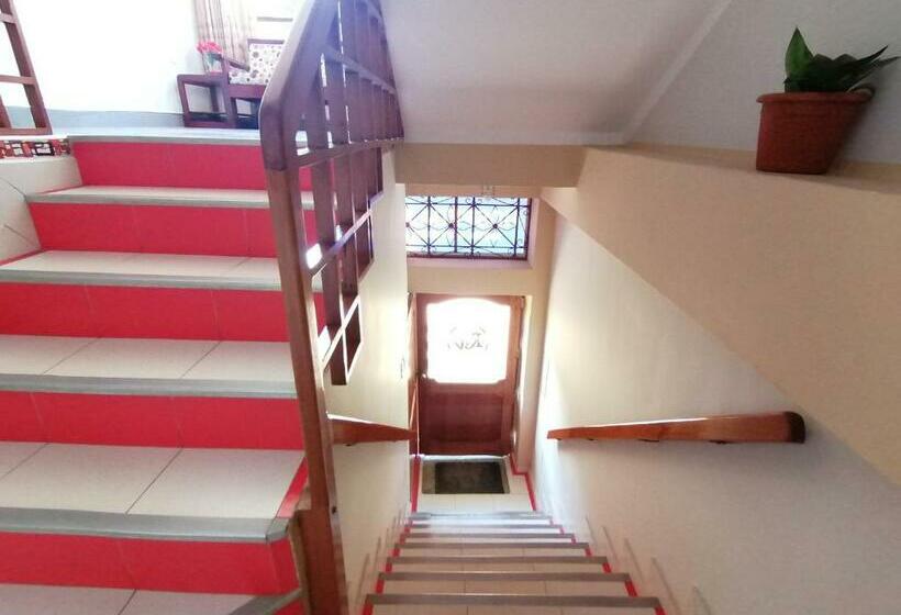 הוסטל Rosa Victoria