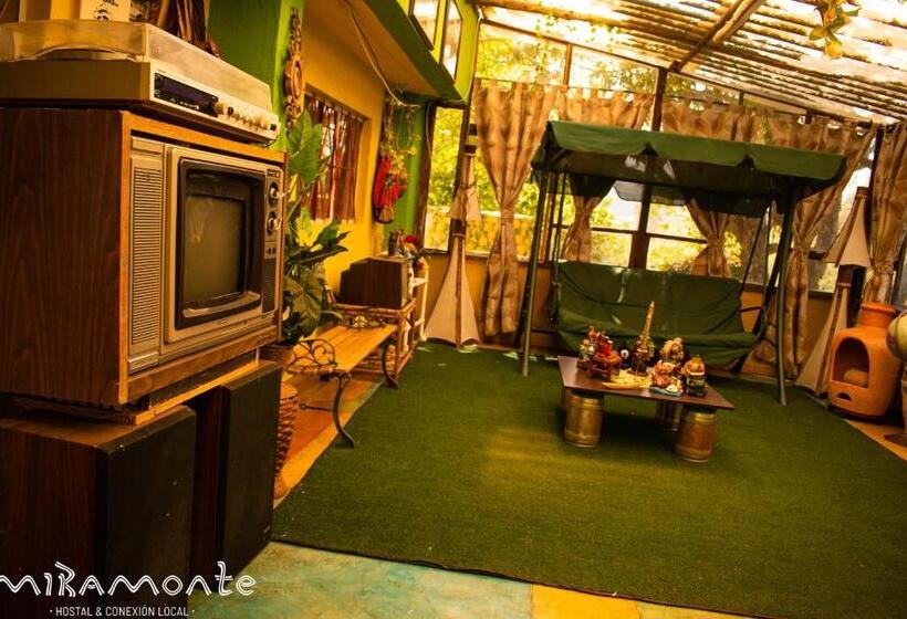 ユースホステル Miramonte Hostal