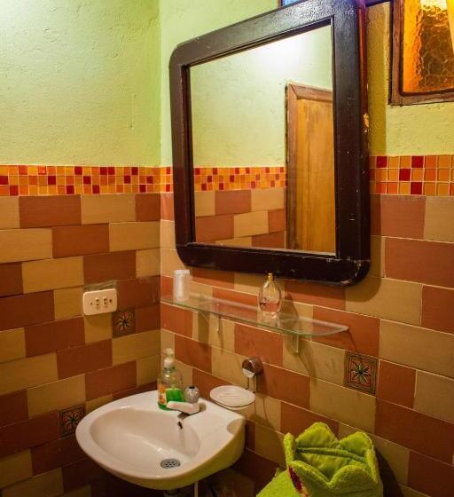 ユースホステル Miramonte Hostal