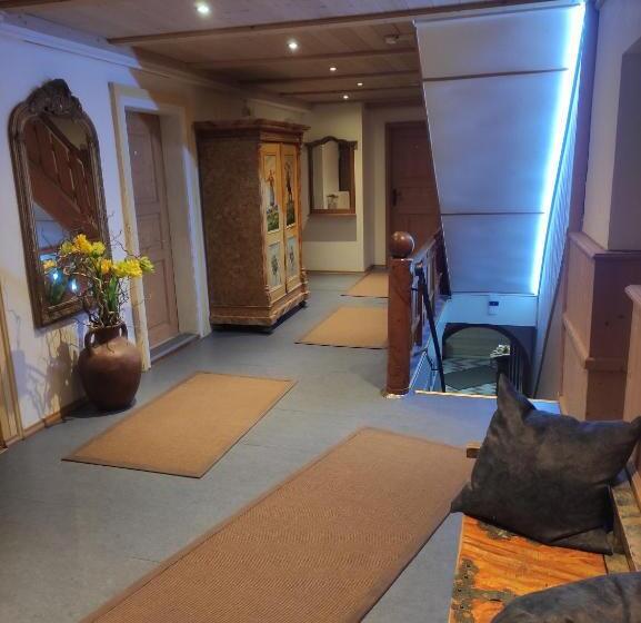 تختخواب و صبحانه Pension Weißer Hirsch