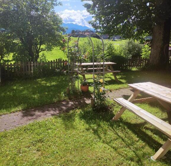 تختخواب و صبحانه Pension Weißer Hirsch