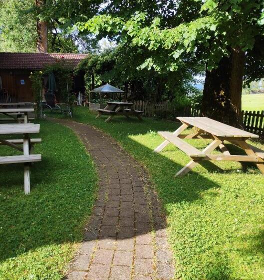 تختخواب و صبحانه Pension Weißer Hirsch