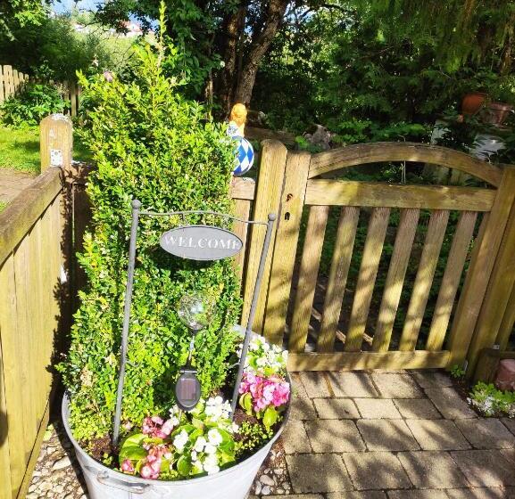 تختخواب و صبحانه Pension Weißer Hirsch