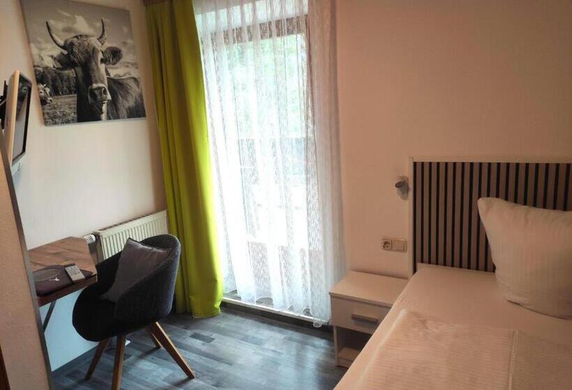 تختخواب و صبحانه Pension Weißer Hirsch