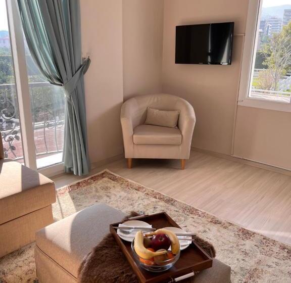 فندق B. Equine Range