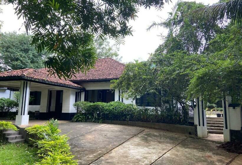בית מלון כפרי Clover Grange Home Stay
