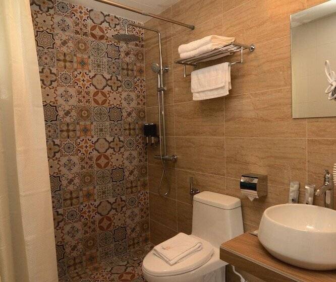 Golden Roof Hotel, Seri Iskandar