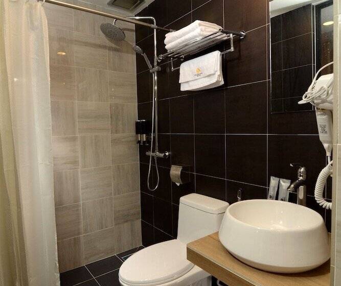 Golden Roof Hotel, Seri Iskandar