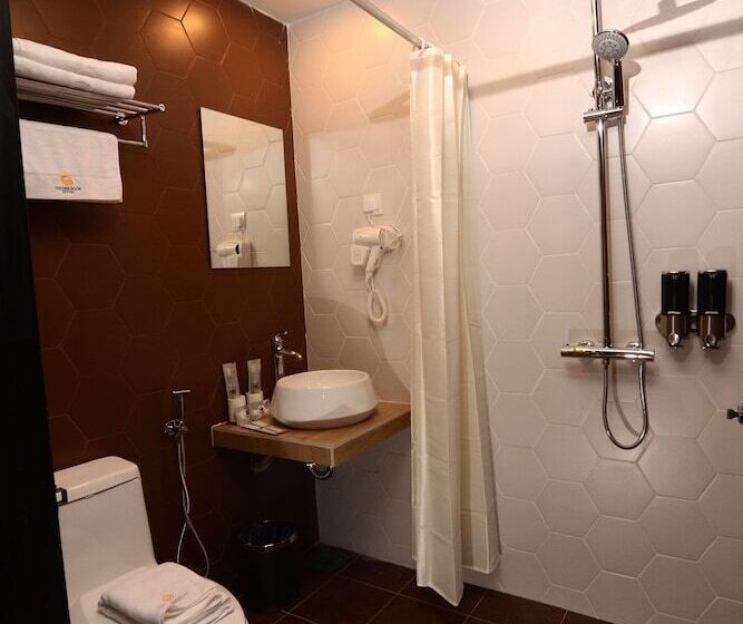 Golden Roof Hotel, Seri Iskandar