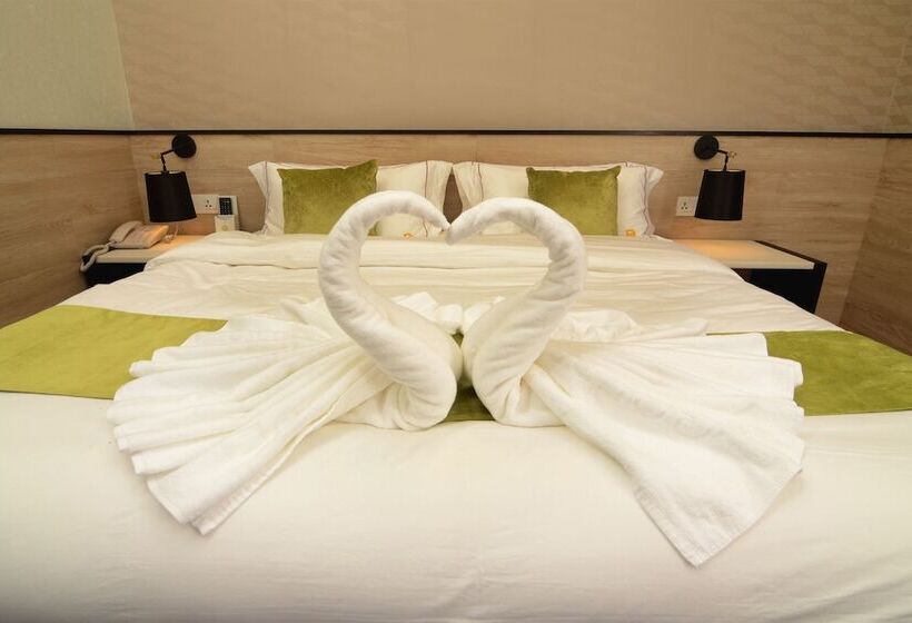 Golden Roof Hotel, Seri Iskandar