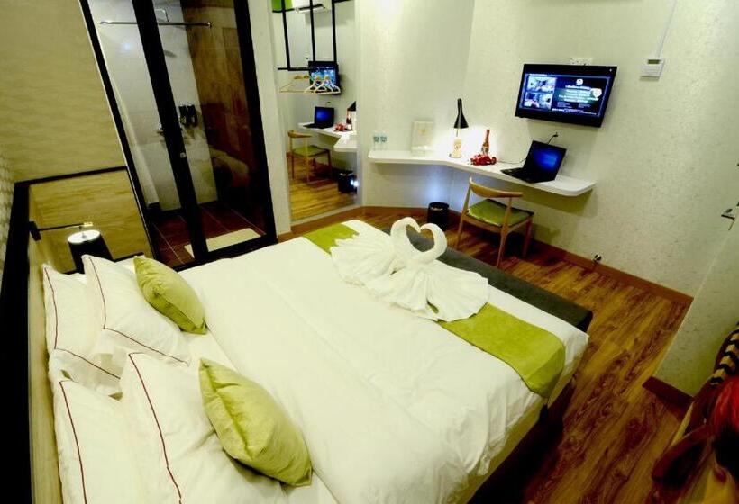 Golden Roof Hotel, Seri Iskandar