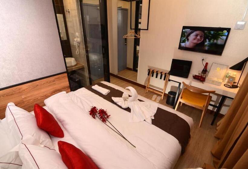 Golden Roof Hotel, Seri Iskandar