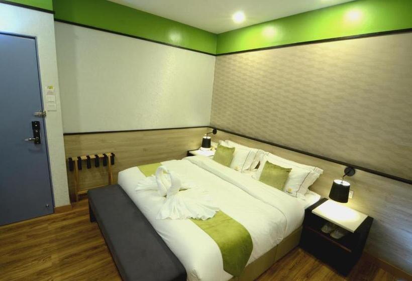 Golden Roof Hotel, Seri Iskandar