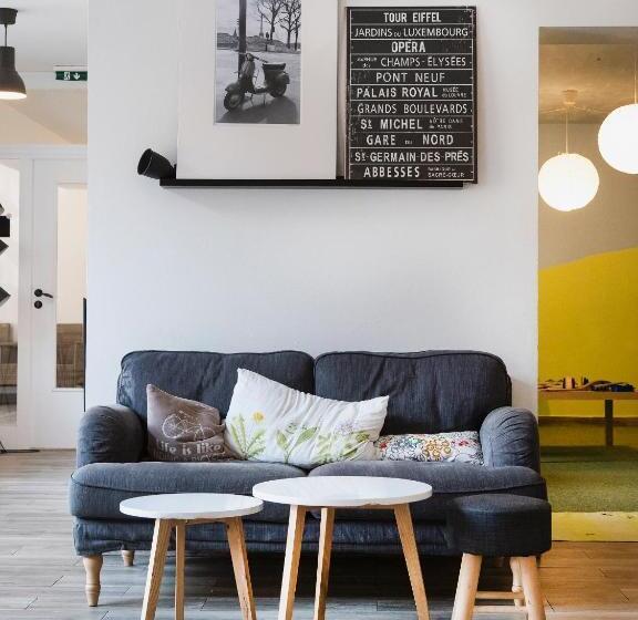 膳宿费 Anděl Penzion & Cafe