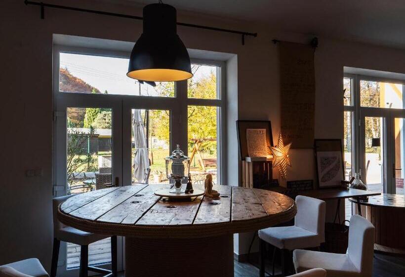 פנסיון Anděl Penzion & Cafe