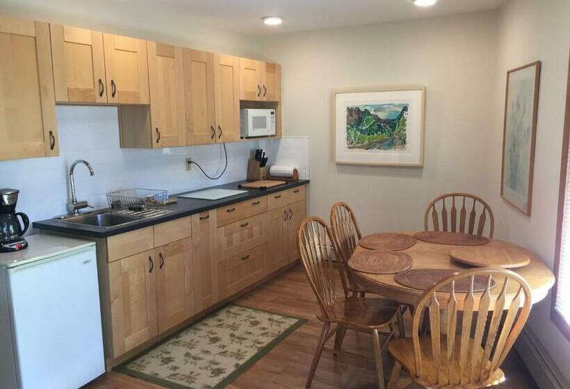 ペンション Cedar House