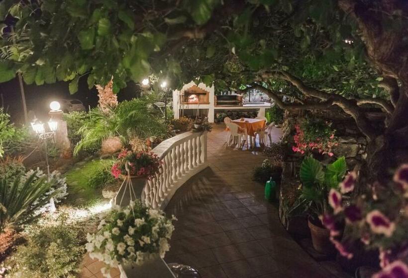 פנסיון Chiaro Di Luna