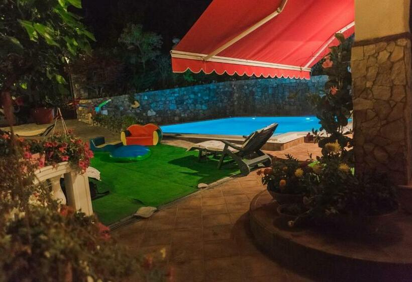 פנסיון Chiaro Di Luna