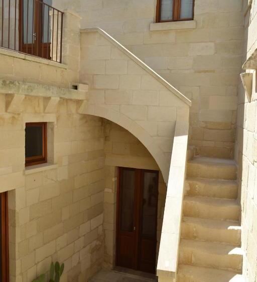 פנסיון Corte Kalìnora