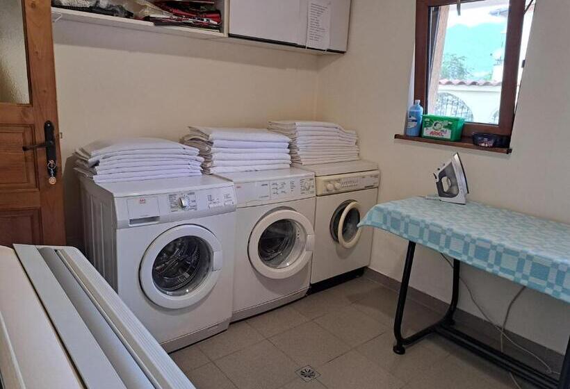 Pension Guest House Benita   стаи за гости