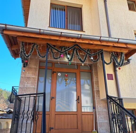 Pension Guest House Benita   стаи за гости