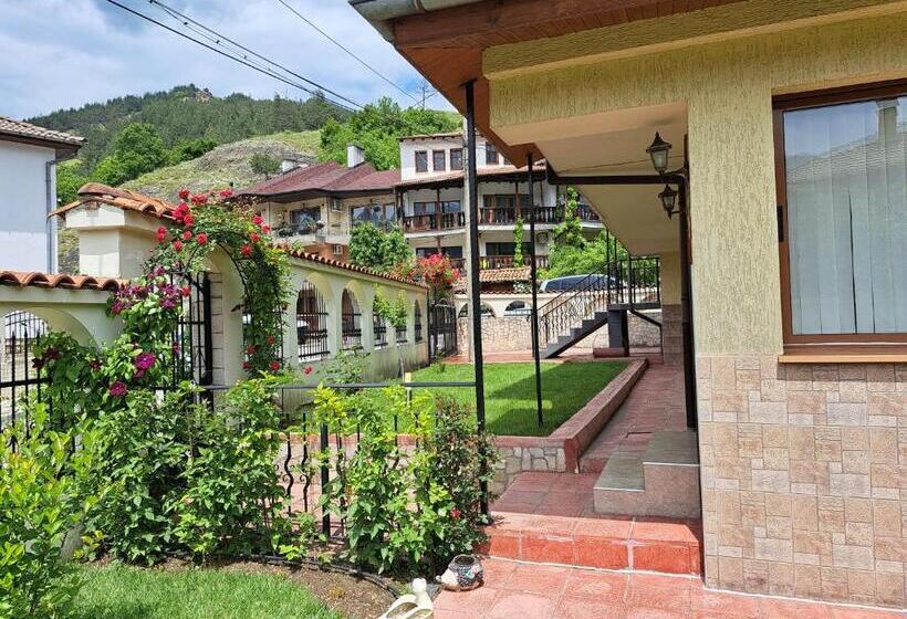 Pension Guest House Benita   стаи за гости