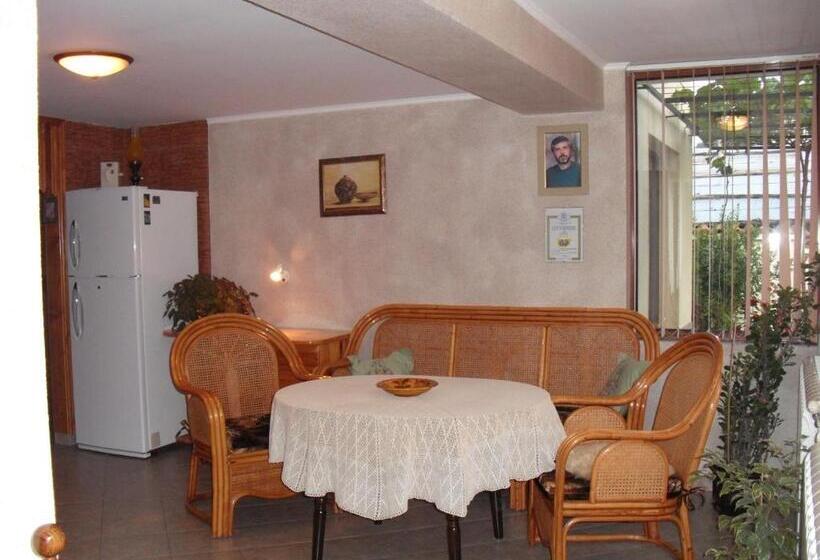 Pension Guest House Benita   стаи за гости