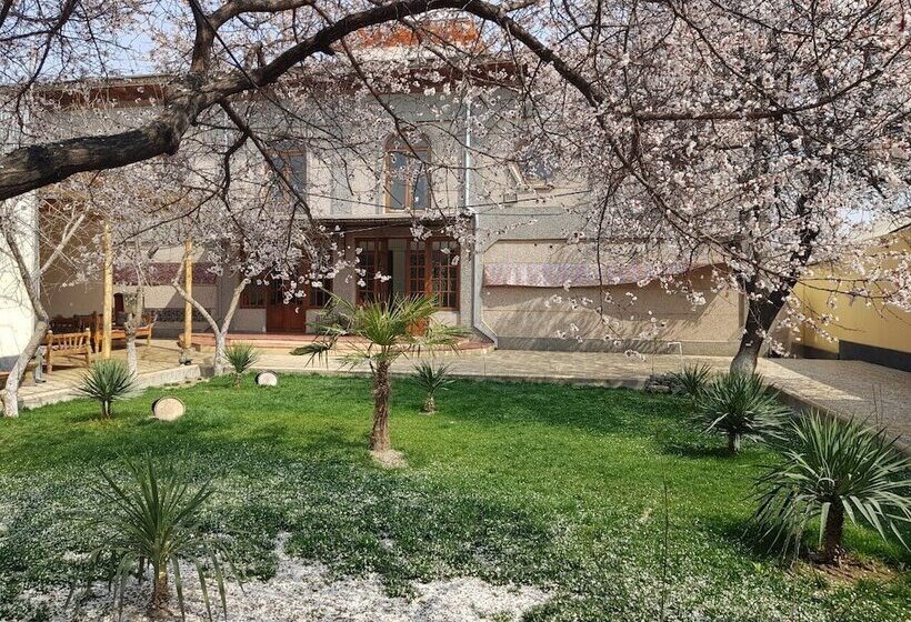 פנסיון Guest House Ikathouse