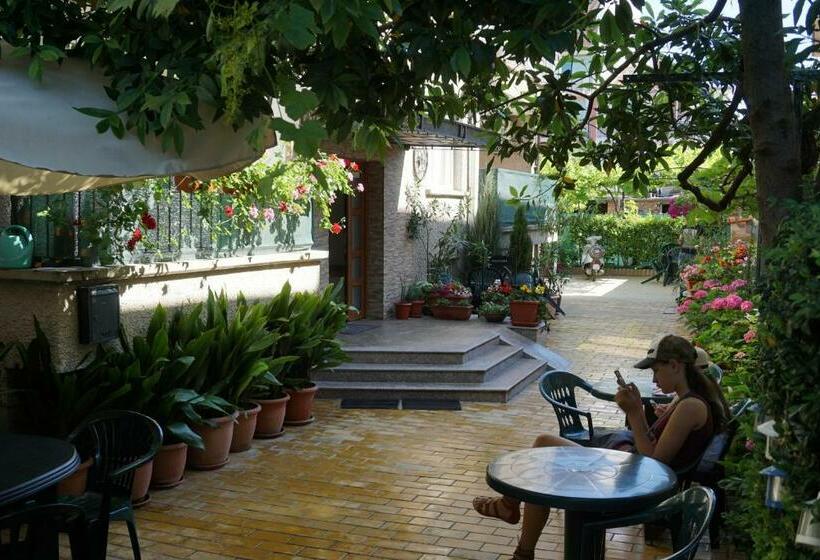 פנסיון Guest House Lambovi