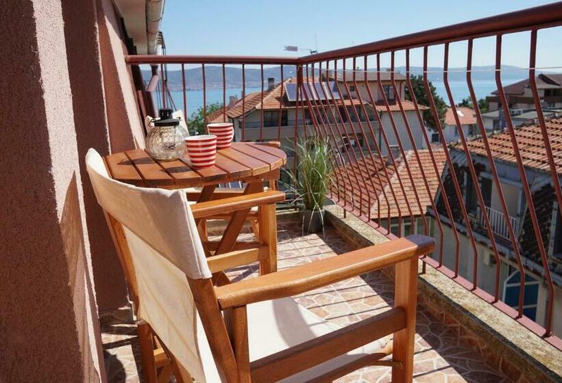 פנסיון Guest House Lambovi