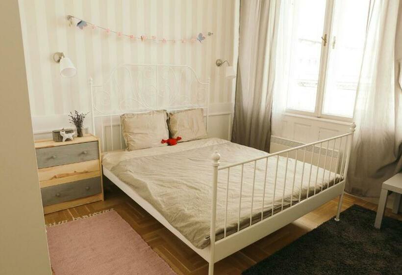 פנסיון Hello Puli Parliament