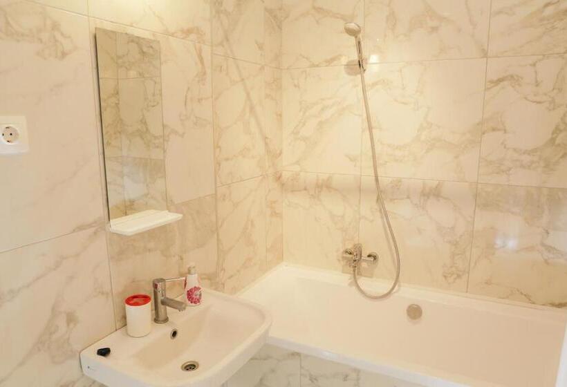 פנסיון Hello Puli Parliament