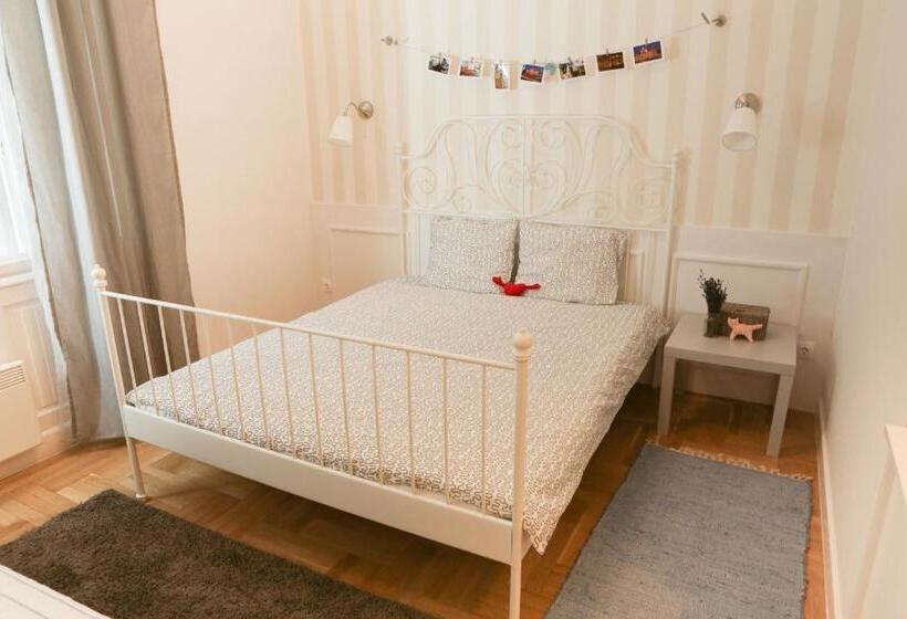 פנסיון Hello Puli Parliament