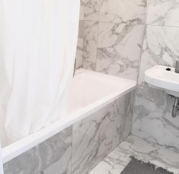 פנסיון Hello Puli Parliament