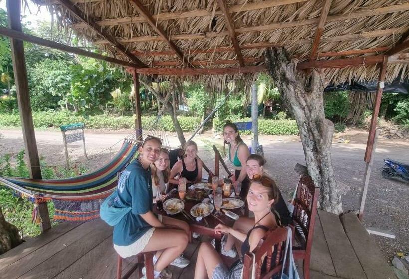 פנסיון Hostal La Gloria