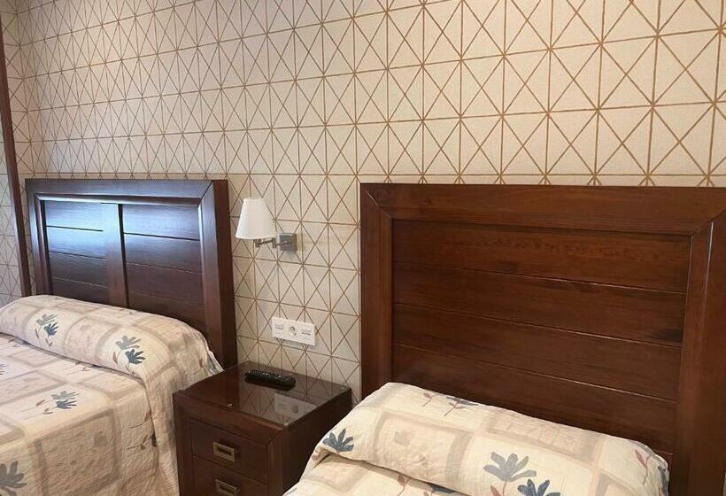بنسيون Hostal Avenida
