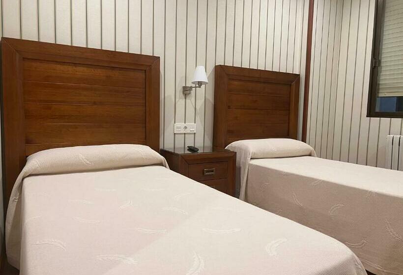 بنسيون Hostal Avenida