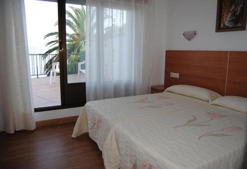 پانسیون Hostal Carabela