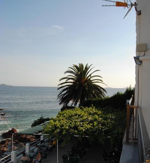 پانسیون Hostal Carabela