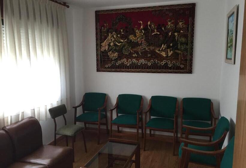 پانسیون Hostal Carabela