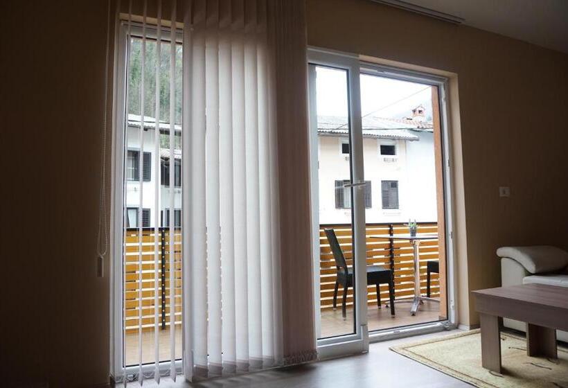 پانسیون Rooms And Apartment Soča Kobarid