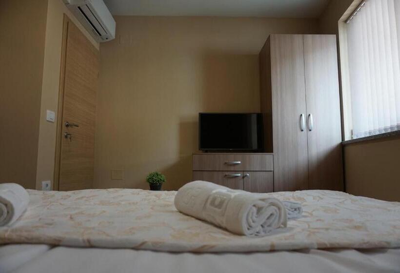 پانسیون Rooms And Apartment Soča Kobarid